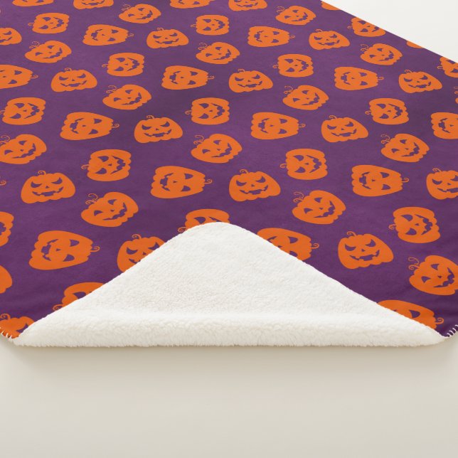 Cobertor Sherpa Halloween Pumpkins on Purple Background Pattern (3/4)