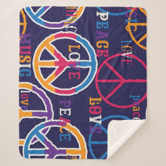 Cobertor Sherpa Hippie Peace: Design de símbolos vibrantes.