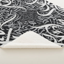Cobertor Sherpa letras árabes a preto e branco