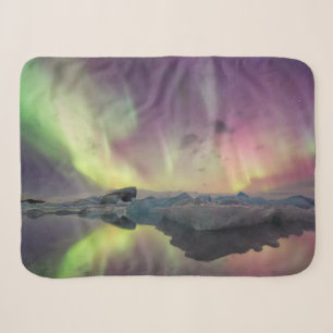 Cobertor Sherpa Luzes da Aurora refletem na lagoa