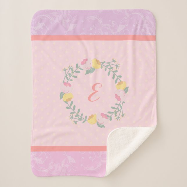 Cobertor Sherpa Menina Pastel Rosa e Monograma Floral de Lavanda (Frente)