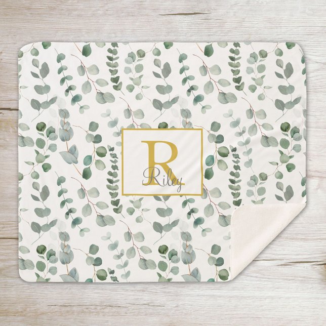 Cobertor Sherpa Monograma Eucalyptus Pattern (Close up on wood)