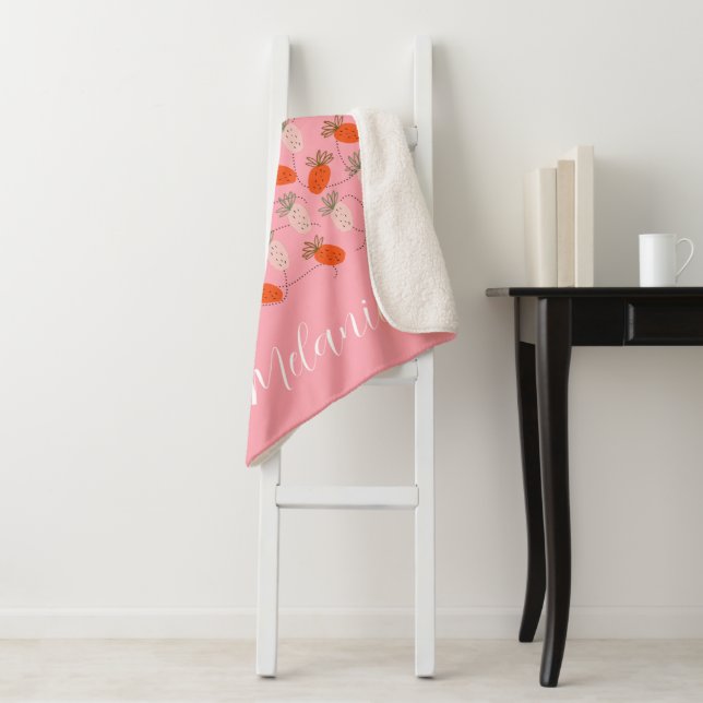 Cobertor Sherpa Morangos Rosa Branco Padrão Rabiscado    (In Situ)