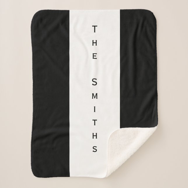 Cobertor Sherpa Nome da família personalizada preto e branco (Frente)