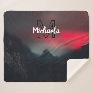 Cobertor Sherpa Nuvens a arder, nevoeiro e monograma das montanhas
