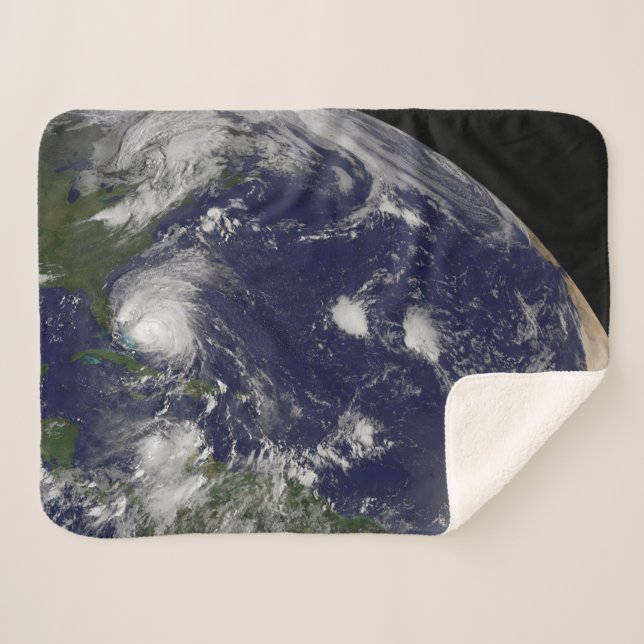Cobertor Sherpa O Furacão Irene Se Movendo Através Das Bahamas. (Frente (Horizontal))