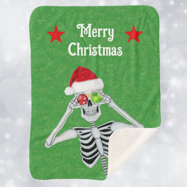 Cobertor Sherpa Ornamento do Esqueleto de Natal Divertido Orelhas  (Funny skeleton ornament eye balls Santa hat red stars on Merry Christmas green sherpa blanket.)