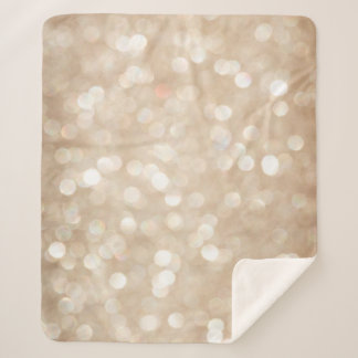 Cobertor Sherpa Ouro brilhante, fundo de Natal desfocado.