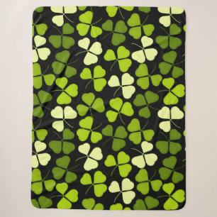 Cobertor Sherpa Padrão de Shamrock escuro verde e preto