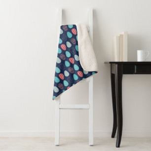 Cobertor Sherpa Padrão Decorativo de Ovo Padrão no Azul Escuro