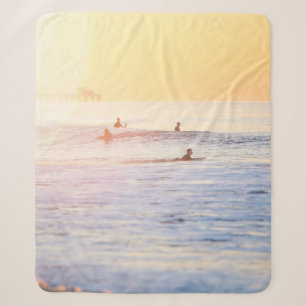 Cobertor Sherpa Pessoas surfando na praia