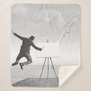 Cobertor Sherpa pintor surreal preto e branco desenhando em c