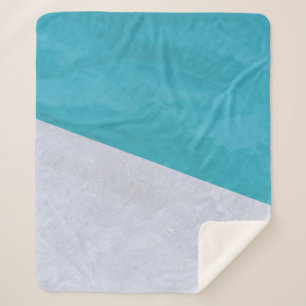 Cobertor Sherpa Piso de cinza vazio ao lado da piscina