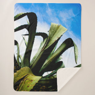 Cobertor Sherpa Planta grande verde-azul com céu azul brilhante