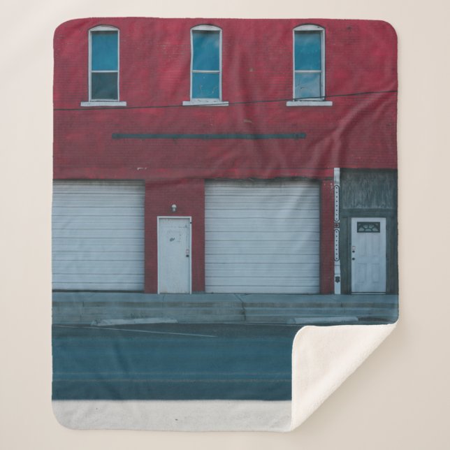 COBERTOR SHERPA PORTAS DE GARAGEM BRANCA FECHADAS DURANTE O DIA (Frente)