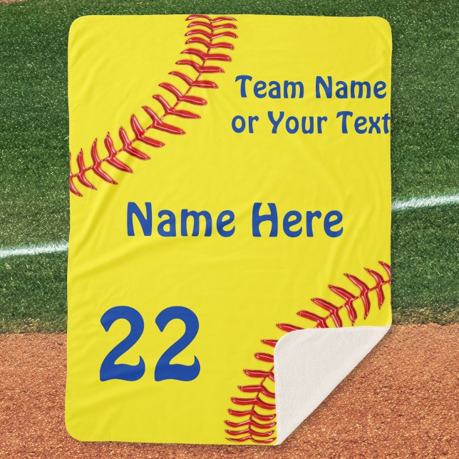 Cobertor Sherpa Presentes noturnos personalizados de Mais velho de (Personalized Softball Blanket. Softball throw blanket. Awesome, softball senior night gift ideas.)