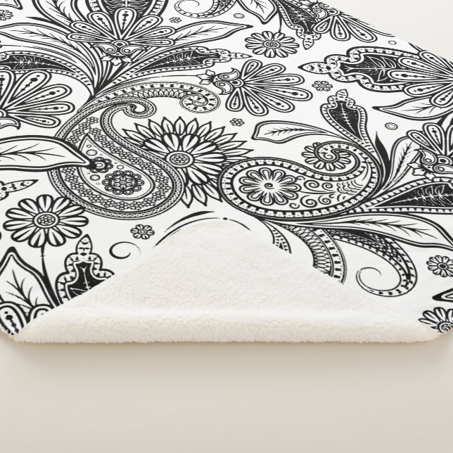 Cobertor sherpa preto e branco com desenho paisley (3/4)