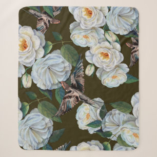 Cobertor Sherpa Rosa de flores brancas com folhas desenhando em pa