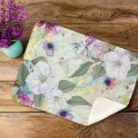 Cobertor Sherpa Vintage verde marinho Dourado, cor d'água floral<br><div class="desc">Fique quente e abraçando seu sofá com este lindo, romântico, vintage cobertor floral sherpa. Flores brancas, roxas e marrom aqueletrizes sobrepõem um script de ouro em um lindo e leve fundo verde-claro-marinho, com fundo dourado. Disponível em 2 tamanhos: pequeno (30"x40") e médio (50"x60"). IMPORTANTE: Não escolha o tamanho grande. A...</div>