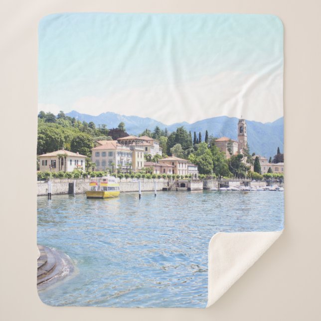 COBERTOR SHERPA YELLOW BOAT DOCKED NEAR BUILDING (Frente)