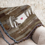 Cobertor Vista de Madeira Personalizada do Estado de Washin<br><div class="desc">Mostre algum orgulho do estado de casa com este bonitinho robusto cobertor de madeira moída apresentando "casa" em letras brancas de escrita de caligrafia com um mapa da silhueta do estado de Washington em pé para a letra "O". Um dentro cor-de-rosa para ilustração cardíaca no mapa do estado completa o...</div>
