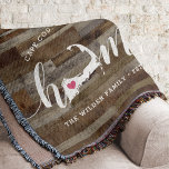 Cobertor Vista de Madeira Personalizada para Cidade do Cabo<br><div class="desc">Mostre algum orgulho de sua cidade com este bonitinho robusto cobertor de madeira moída, apresentando "casa" em letras brancas de escrita em caligrafia com um mapa da silhueta de Cape Cod em pé para a letra "O". Um dentro cor-de-rosa para ilustração cardíaca no mapa do estado completa o design; você...</div>
