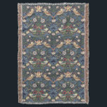 Cobertor William Morris Vintage Strawberry Thief Pattern<br><div class="desc">Este é um impressão de aprimoramento digital derivado de um antigo bloco 1883 impresso O padrão de Morango de Morango desenhado por William Morris. William Morris era poeta vitoriano, romancista, designer têxtil e figura importante do Movimento de Artes e Artesanatos Britânico. Seus designs tinham uma estética inspirada no medieval e...</div>