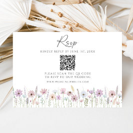 Código QR de RSVP de casamento com flores silvestr