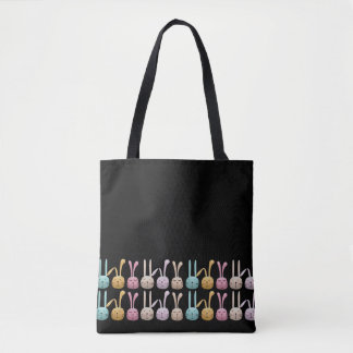 Coelhinhos em uma bolsa de tote
