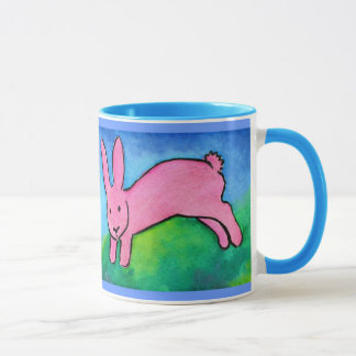 Coelho cor-de-rosa com a caneca azul do punho