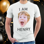 Coincidência de Festa de aniversário de Camisa de<br><div class="desc">Engraçado Personalizar Rosto, Substitua o rosto deste bebê pela sua foto favorita (certifique-se de recortar o máximo possível ao rosto e use um aplicativo para remover o fundo) e personalize este rosto engraçado com seu filho, marido ou namorado! Também é uma surpresa divertida e única para vovó e vovô, mãe...</div>