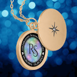 Colar Banhado A Ouro 14 Chic 24º aniversário de 43° casamento óptico<br><div class="desc">Celebrar o 14, 24º, 34º ou 43º aniversário de casamento com este medalhão comemorativo! As letras esbeltas a preto e branco com confete hexagonal em um fundo opal iridescente acrescentam um toque memorável para esta ocasião especial e marco (extraordinário). Personalize com as iniciais do casal, uma mensagem especial e datas...</div>