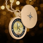 Colar Banhado A Ouro 50º aniversário de casamento do Ouro Elegante<br><div class="desc">Celebrar o 50º aniversário de casamento com este cesto comemorativo! As letras esbeltas a preto e branco com um confete hexagonal sobre fundo de folha de ouro acrescentam um toque memorável para esta ocasião especial e um marco extraordinário. Personalize com as iniciais do casal, uma mensagem especial e datas de...</div>