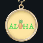 Colar Banhado A Ouro ALOHA Tropical Hawaii Havaii Necklace de abacaxi h<br><div class="desc">Apresenta uma ilustração original de um abacaxi tropical havaiano,  formando o O em ALOHA. Perfeito para uma ilha de fuga!</div>