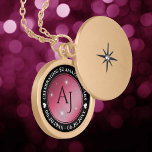 Colar Banhado A Ouro Aniversário de Casamento de Ruby da Elegante 52ª E<br><div class="desc">Celebrar o 52º aniversário de casamento com este cesto comemorativo! As letras esbeltas, a preto e branco, com estrelas estilizadas a brilhar sobre fundo vermelho de rubi, acrescentam um toque memorável para esta ocasião especial e marco extraordinário. Personalize com as iniciais do casal, uma mensagem especial, e as datas de...</div>