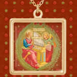 Colar Banhado A Ouro Cecília de Roma (SNV 36)<br><div class="desc">Nessa esplêndida imagem, a Rua Cecilia (século 3) está sentada em um órgão de canos; um anjo, atuando como calcário, trabalha com seus foles. Um pergaminho em latim entre as duas figuras diz: " Cantate Domino et benedicite nomini ejus", que traduz " Sing para o Senhor e abençoa Seu nome...</div>