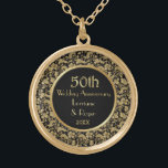 Colar Banhado A Ouro Dourada Elegância Floral 50º Aniversário de Casame<br><div class="desc">Ouro maravilhoso e preto 50º Aniversário de Casamento mantém colar com elegante e detalhado borda de renda floral. Personalize o nome e o texto da data com suas informações. Convites de aniversário,  adesivos e muito mais na minha loja.</div>