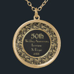 Colar Banhado A Ouro Dourada Elegância Floral 50º Aniversário de Casame<br><div class="desc">Ouro maravilhoso e preto 50º Aniversário de Casamento mantém colar com elegante e detalhado borda de renda floral. Personalize o nome e o texto da data com suas informações. Convites de aniversário,  adesivos e muito mais na minha loja.</div>