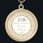 Colar Banhado A Ouro Dourada Elegância Floral 50º Aniversário de Casame<br><div class="desc">Ouro lindo e colar branco de aniversário de casamento 50 anos com um colar floral detalhado de ouro sobre a fronteira branca e centro branco com sotaque de círculo dourado. Personalize os nomes e o texto da data com suas informações. Convites de aniversário, ornamento e muito mais na minha loja....</div>