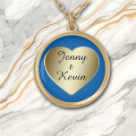 Colar Banhado A Ouro Dourado Coração<br><div class="desc">Este bonito colar é um simples coração de ouro que mantém o seu texto preto. O plano de fundo é mostrado em azul, mas pode ser alterado para qualquer coisa que você quiser escolhendo Personalizá-lo. Perfeito para Dia de os namorados, Natal, aniversários, ou qualquer hora para sua namorada vestir.</div>