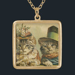 Colar Banhado A Ouro Humor Vintage, Gatos de Noiva Vitoriana em Chapéus<br><div class="desc">Vintage ilustra uma imagem engraçada de humor apresentando os gatos vitorianos que vestem chapéus. Uma design de casamento de animais de estimação amorosa e romance com noiva de gato e noivo. A noiva está vestindo um elegante chapéu floral e o gato noivo está vestindo um chapéu formal de rico.</div>