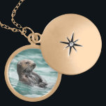 Colar Banhado A Ouro Lontra de mar de observação<br><div class="desc">Uma lontra de mar mantem um olho afiado para fora para o perigo no príncipe William Som de Alaska. Por Ted Raynor</div>
