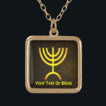 Colar Banhado A Ouro Menorah Flame<br><div class="desc">Uma renderização digital da menorah judaica de sete ramificações (hebraico: מְ נ וֹ ה ‎). A menorah de sete ramificações, usada no santuário portátil montado por Moisés na selva e, mais tarde, no Templo em Jerusalém, tem sido símbolo do judaísmo desde a Antiguidade e é o emblema no casaco de...</div>