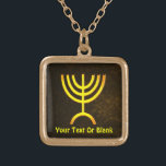 Colar Banhado A Ouro Menorah Flame<br><div class="desc">Uma renderização digital da menorah judaica de sete ramificações (hebraico: מְ נ וֹ ה ‎). A menorah de sete ramificações, usada no santuário portátil montado por Moisés na selva e, mais tarde, no Templo em Jerusalém, tem sido símbolo do judaísmo desde a Antiguidade e é o emblema no casaco de...</div>