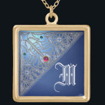 COLAR BANHADO A OURO MONOGRAMA DE SALVAGUARDA AZUL DOS DRAGÕES DO MAR<br><div class="desc">Dragões gêmeos da fantasia medieval com uma brilhante pedra azul de apphire em 3D.</div>