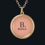 Colar Banhado A Ouro Monograma minimalista rosa-coral simples<br><div class="desc">O simples design de monograma rosa-coral minimalista é chic e adiciona um pop de cor ao seu presente. Com seu elegante design cor-de-rosa coral e a opção de personalizá-lo com seu próprio monograma,  ele oferece uma combinação perfeita de simplicidade e personalização para uma personalidade na moda.</div>