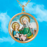 Colar Banhado A Ouro NeoGothic Rua. Anne e Young Mary (SAU 29)<br><div class="desc">Rua. Anne—esposa de Ruas. Joachim; mãe de Maria, a Virgem Bênçada; avó de Jesus. Rua. Anne ensinando Mary a ler as Escrituras de um livro ou rolagem é, talvez, *o motivo mais familiar para os espectadores contemporâneos que apresenta este santo. Estatuetas de Ruas. Anne e Young Mary adoram inúmeras igrejas...</div>