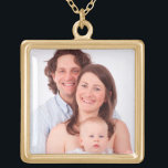 Colar Banhado A Ouro Personalize a foto de família<br><div class="desc">Personalize a foto de família. Personalize facilmente substituindo a foto do modelo com uma foto memorável de sua própria família.</div>