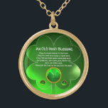 Colar Banhado A Ouro Uma Velho Bênção Irlandesa<br><div class="desc">Elegante, única joia celta de ouro com uma pedra esmeralda e uma pedra de xamrock com uma antiga dentro de oração irlandesa para o Santo do Dia do Paddy (, Rua. Patty ). Gemstones tridimensionais vibrantes e modelagem design, 3D muito precisa e renderização por parte da Búlgara Lumini (c).Parte da...</div>