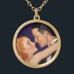 Colar Banhado A Ouro Vintage Love and Romance, Filmes Retro Hollywood<br><div class="desc">Vintage ilustration love and romance design apresentando um homem bonito e uma bela mulher prestes a beijar. Lembrança dos velhos atores e atrizes de Hollywood nos filmes.</div>